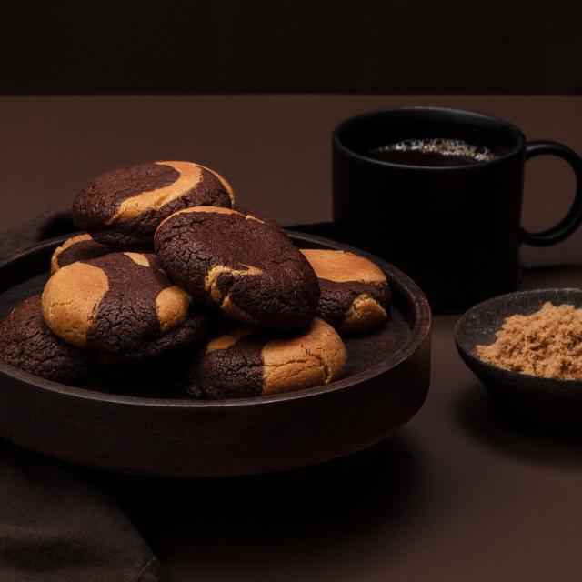 Småkager med chokolade og tahin