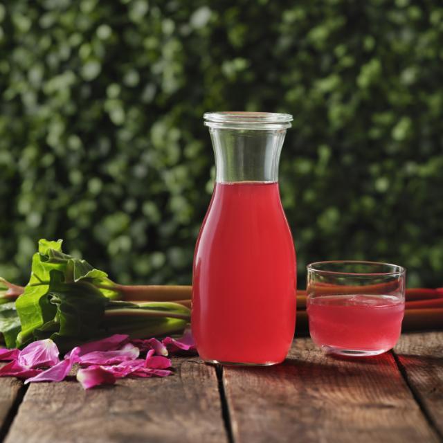 Rabarbersaft med hybenrose og hibiscus