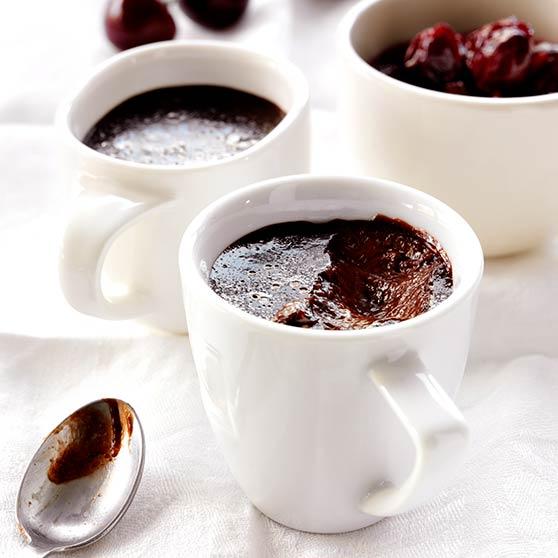 Chokoladebudding med kirsebærsauce