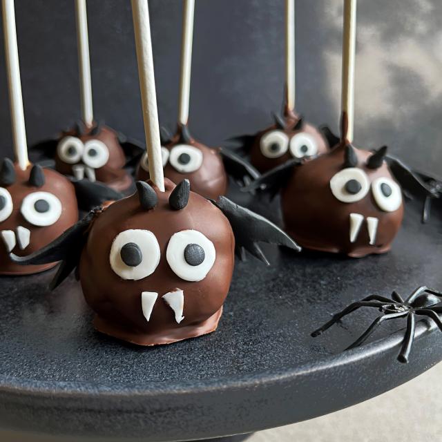 Halloween cake pops