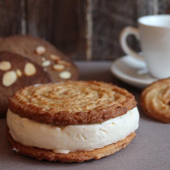 Issandwich med vaniljekransbunde