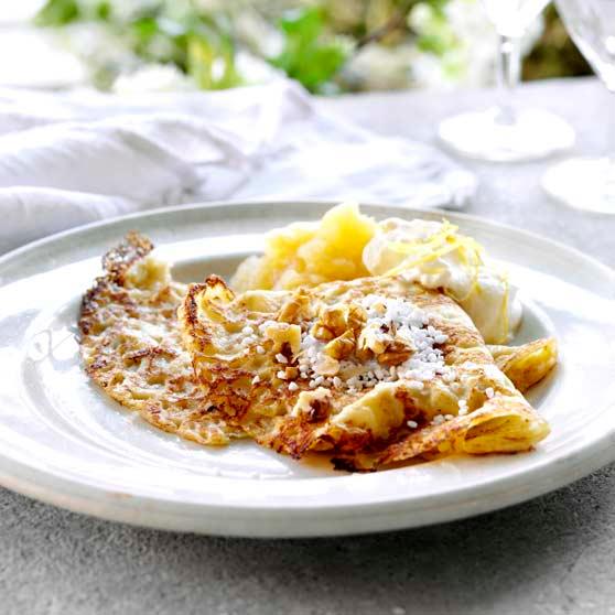 Pandekager med æblekompot og citronfløde