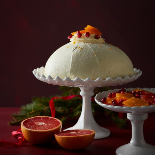 Safranpavlova med mousse og citrussalat