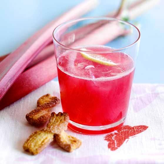 Kold rabarbersuppe i glas