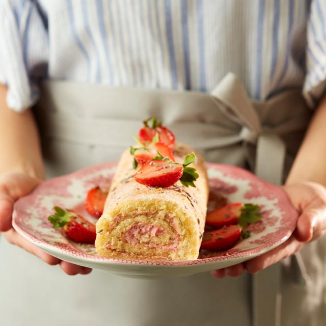 Roulade med jordbærmousse og lavendelsukker