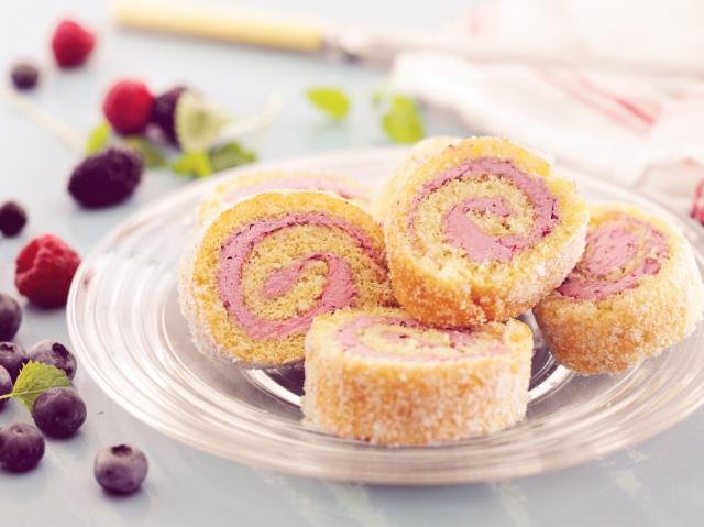 Roulade med marengssmørcreme og vilde bær