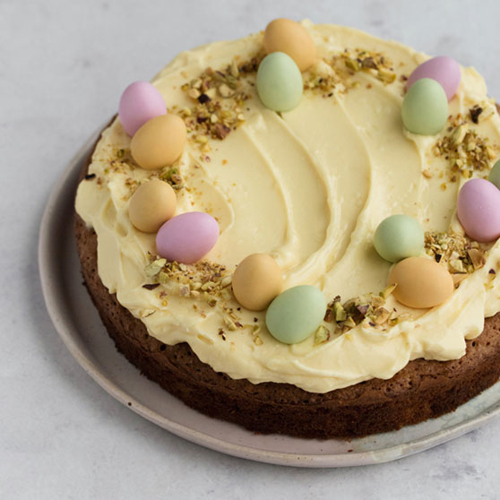 flåde Koordinere apt Gulerodskage med hvid chokolade flødeoste topping